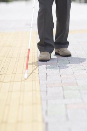 目が霞んだり曇ったりする白内障の症状